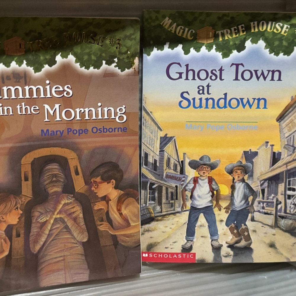 Scholastic Magic Tree House Adventure Duo - Green and Blue Covers